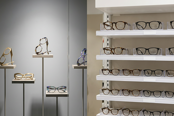 Why “Beautiful” Frames Fail in Retail Environments Por que as molduras “lindas” falham em ambientes de varejo