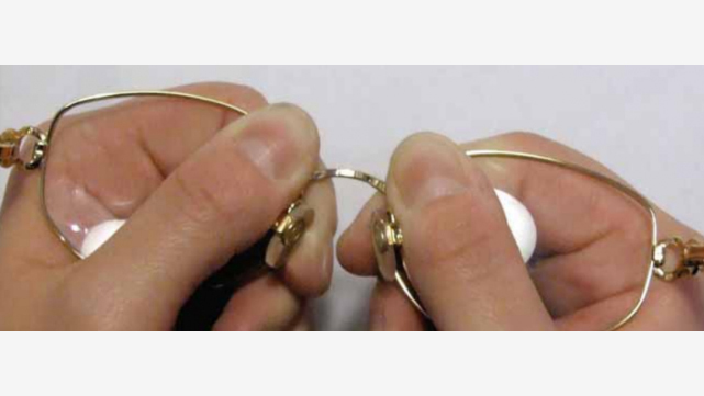 como ajustar &oacute;culos com arma&ccedil;&atilde;o de metal-3