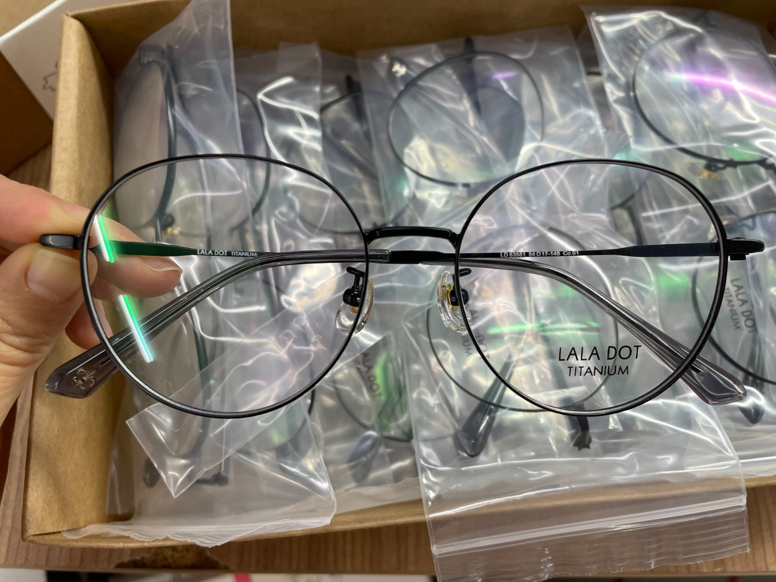 Serigrafia​​​​​​​​​​​​​ para molduras met&aacute;licas