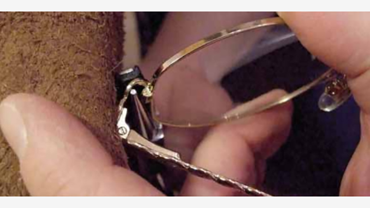 como ajustar &oacute;culos com arma&ccedil;&atilde;o de metal-4